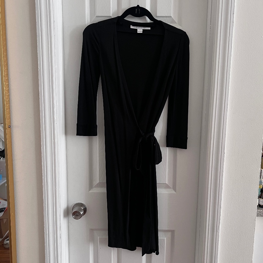 NWOT Classic! Diane Von Furstenberg black wrap dress sz 0